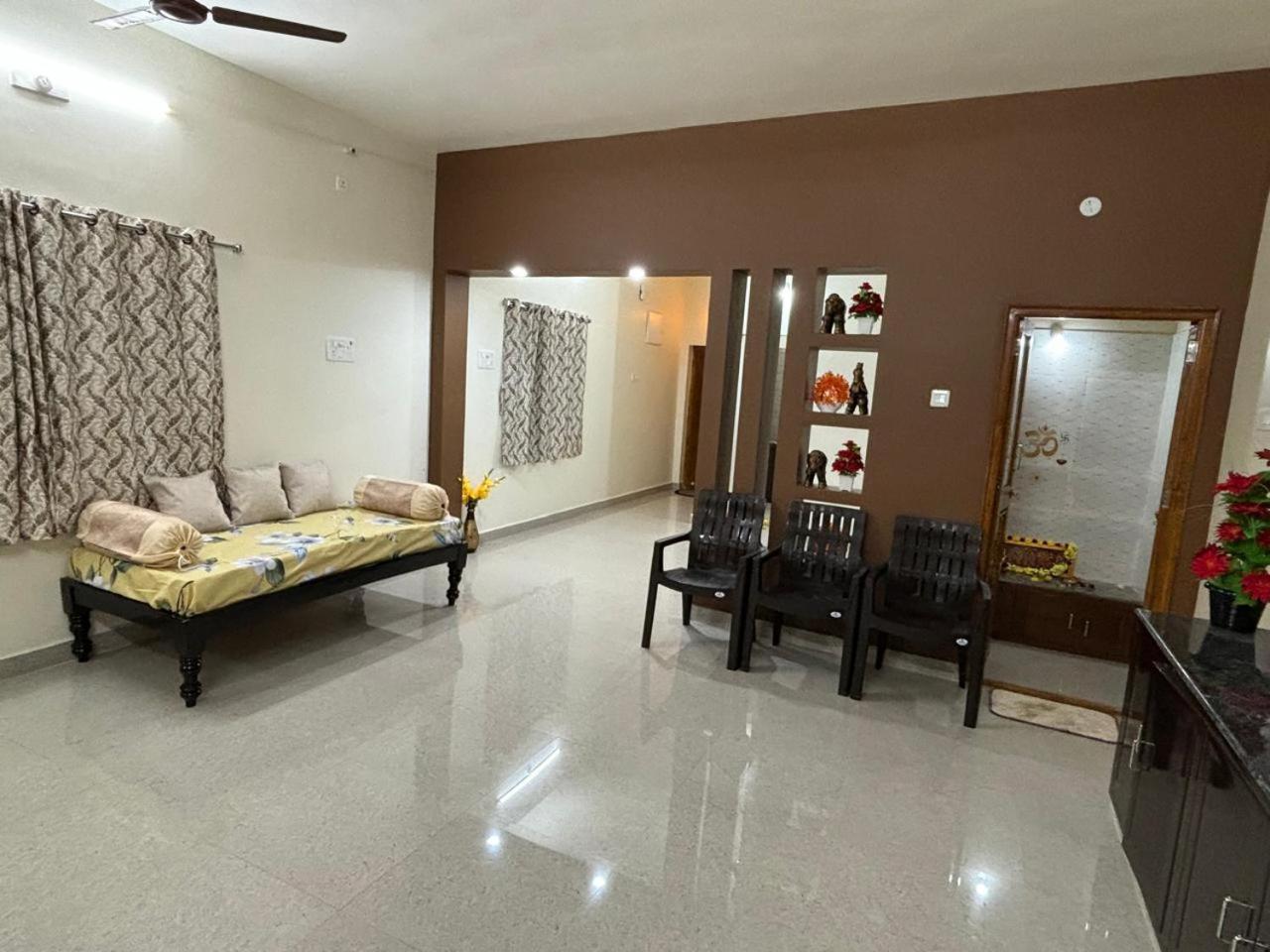 Annamaiah Premium Guest House Tirupati Exterior photo